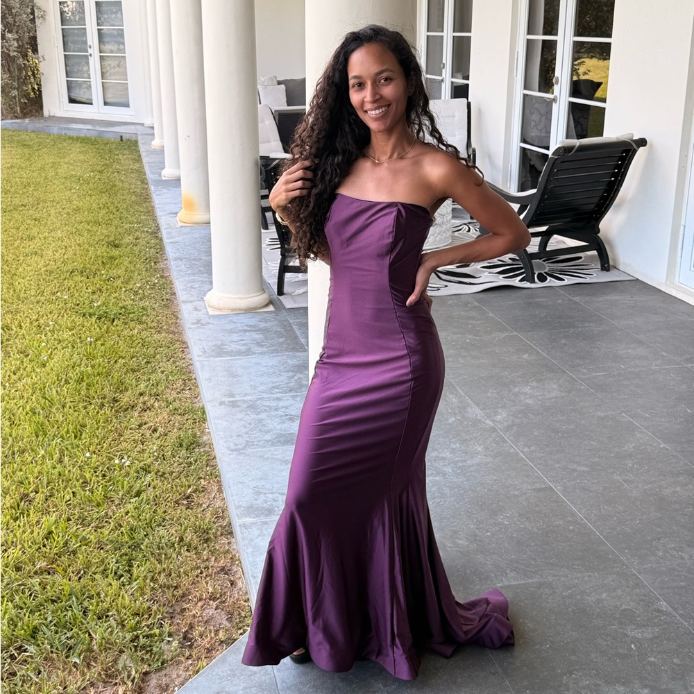 Chic Strapless Plum Dress